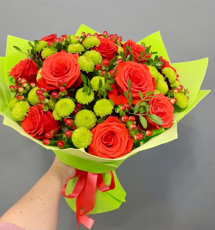 Букет цветов из: Хризантемы и Розы в Верхнем Тагиле