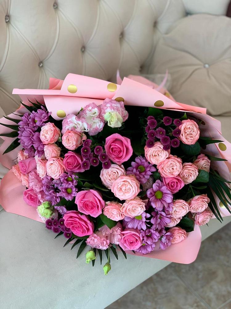 Букет цветов из: Хризантемы, Розы и Лизиантусы в Верхнем Тагиле