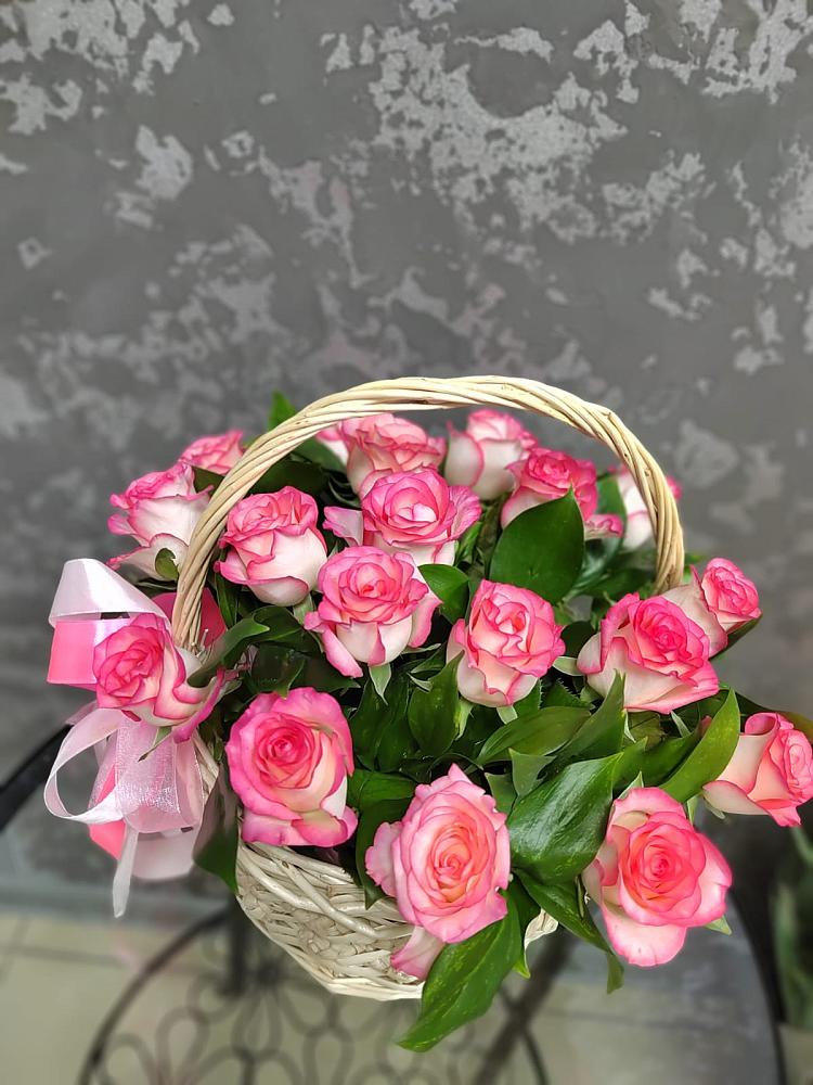 Цветочная композиция из Розы в корзине в Верхнем Тагиле