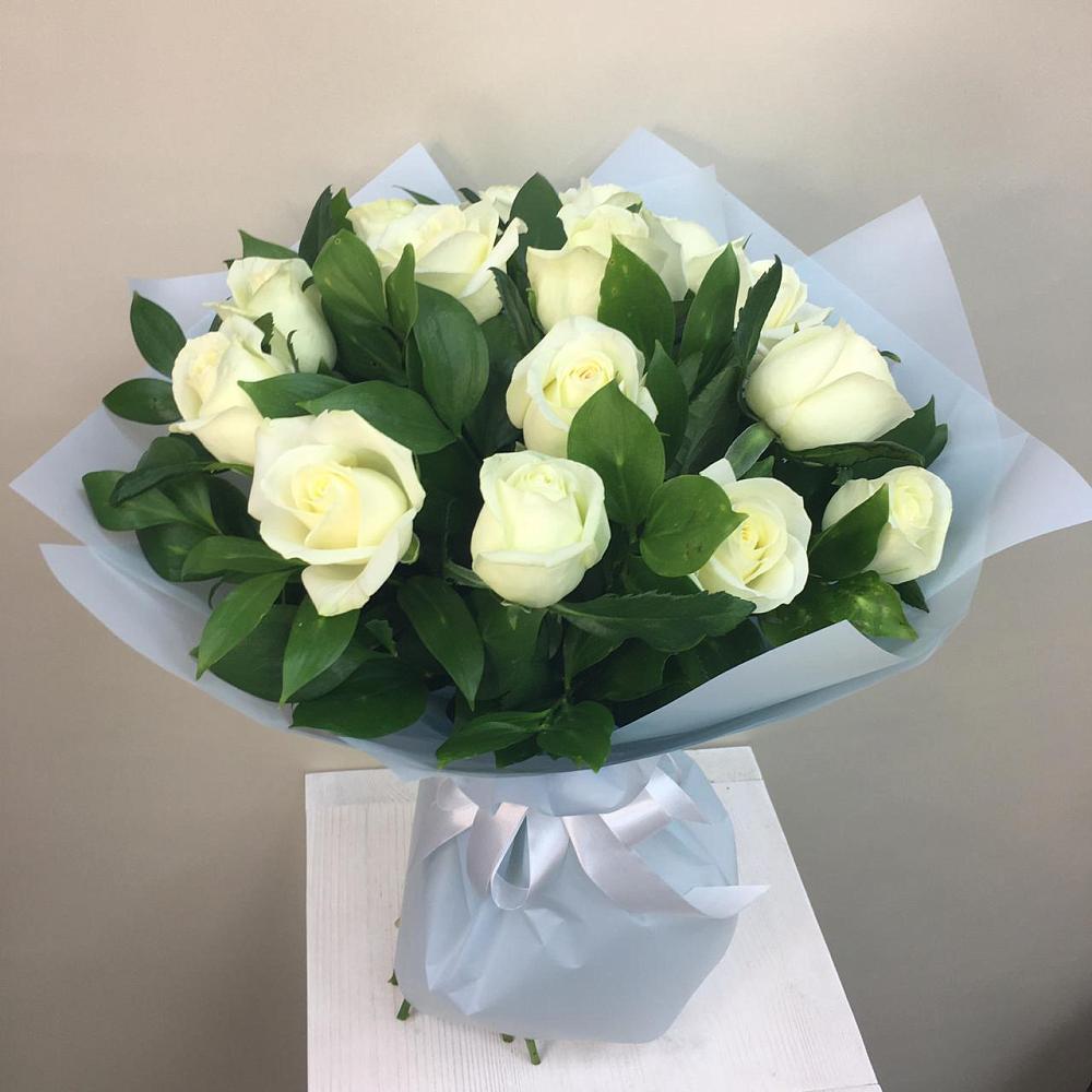 Букет 15 Белых роз Проуд в Верхнем Тагиле