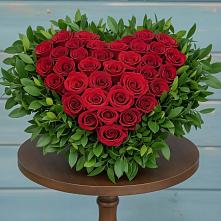 Цветочная композиция из Розы в виде сердца в Верхнем Тагиле