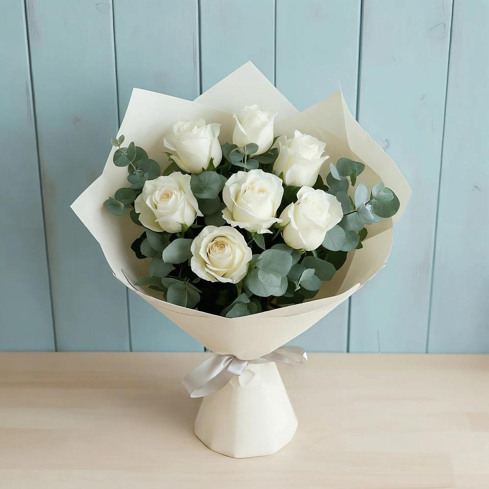 Букет Белые розы в Эвкалипте в Верхнем Тагиле