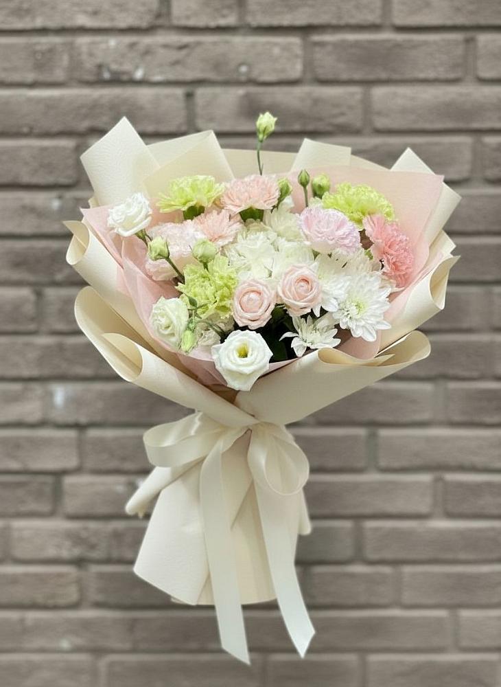 Букет цветов из: Гвоздики, Розы, Лизиантусы и Хризантемы в Верхнем Тагиле
