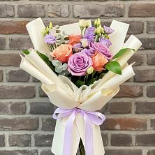 Букет цветов из:  Лизиантусы и Розы в Верхнем Тагиле