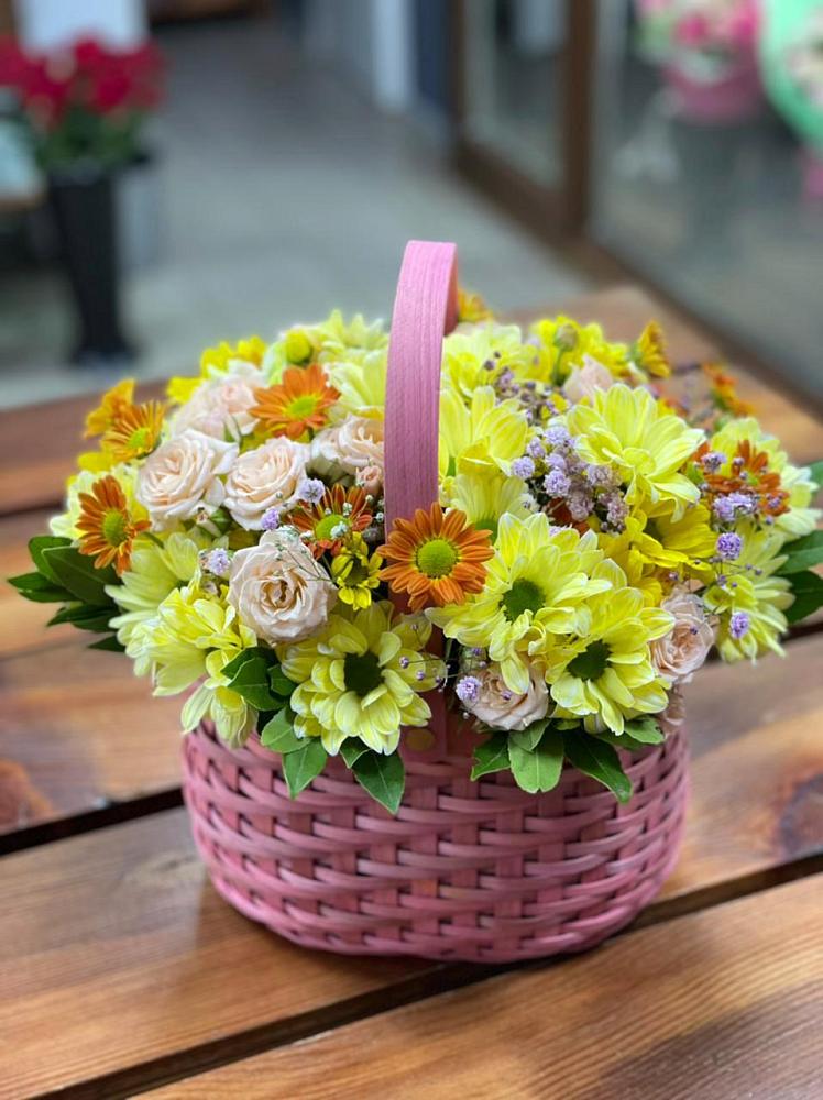 Цветочная композиция из Хризантемы и Розы в корзине в Верхнем Тагиле