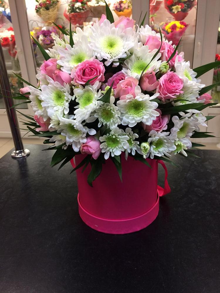 Цветочная композиция из Розы и Хризантемы в шляпной коробке в Верхнем Тагиле