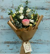 Букет цветов из:  Розы и Лизиантусы в Верхнем Тагиле
