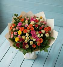 Букет Микс из разноцветных кустовых роз в Верхнем Тагиле